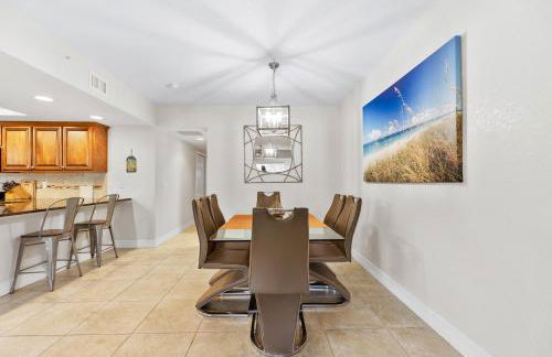 Ocean View Next to Pool and Amenities Corner Unit 3 Balconies OW20-201 - Foto 13