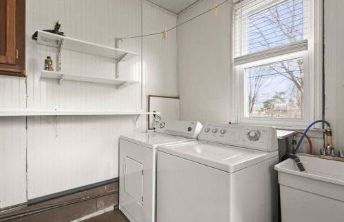 Great Location! Cozy Home with Huge Backyard - Foto 8