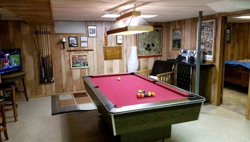 Secluded Lake Cottage Rental with a Dock and a Game Room in Hale, Michigan - Foto 5