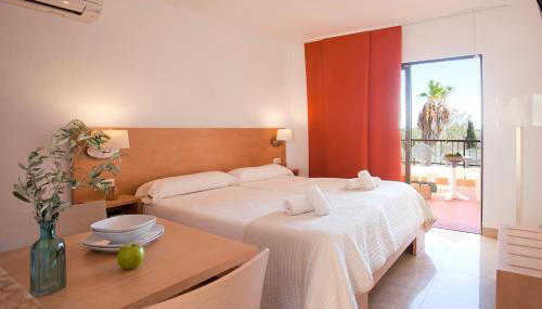 Apartamentos Sol Romántica by DOT Suites - Photo 3, towels, locker