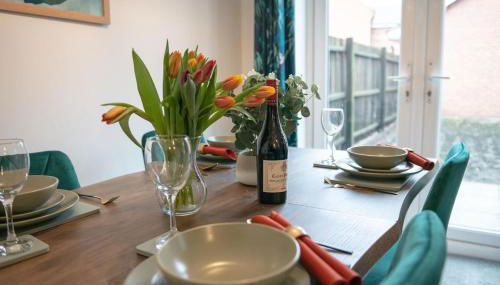 4-Bed, Sleeps 6, contractors welcome! - Foto 4