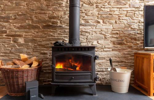 Corn Barn at East Trenean Farm -Luxury Cornish Barn Conversion sleeping 8 with hot tub, private garden, rural views and EV facilities - Foto 18