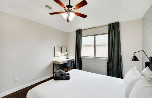 5-Bed 2-Bath with Pool & Backyard Retreat - Foto 21