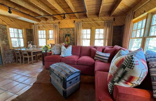 Cozy Cabin on Route 66 with Hot Tub- Edmond, OK - Foto 12