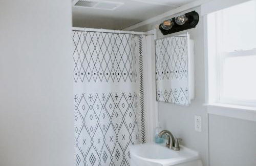 Nest - Texas Tiny House with a Big View - Photo 5