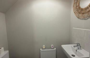 Luxury Contractor 4 Bed Home Sleeps 8 Cardiff Airport Parking - Foto 18