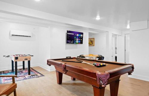 Modern Mountain Escape Sleeps Large Groups - Foto 22