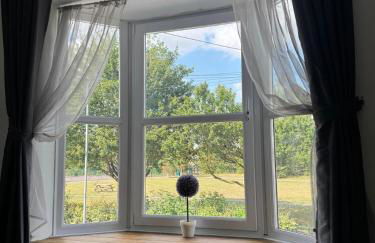 Stylish 3-Bedroom Home, Patio & High-Speed Wi-Fi - Foto 23