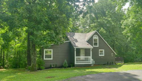 Cozy Tennessee Cabin with Deck, Grill and Fire Pit! - Foto 3
