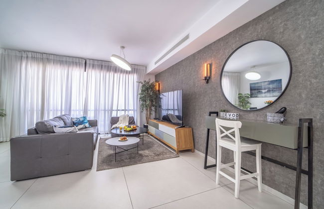 Stylish 1BR Beach-Front Apt w Sea View - Foto 9