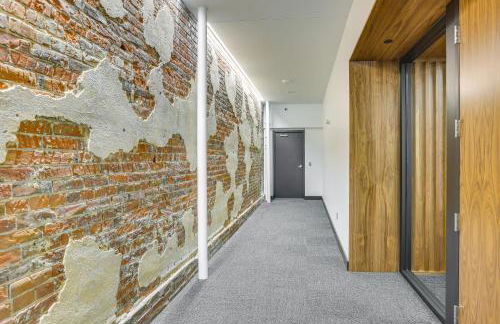 Downtown Omaha Getaway with Deck and Gas Grill! - Foto 25