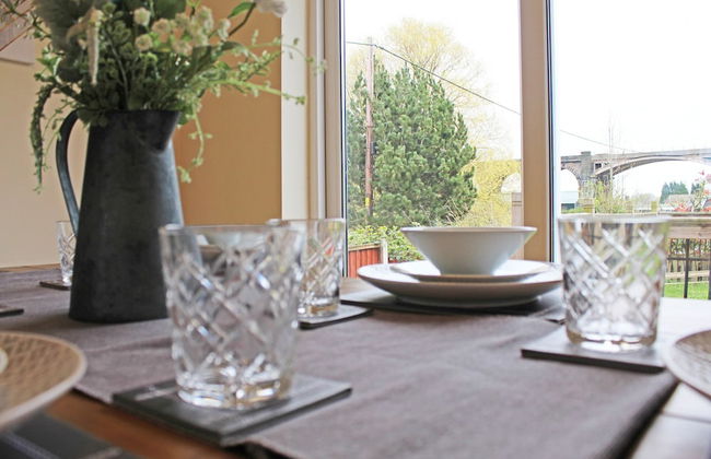 3 Bedroom Holiday Home With River Views - Photo 9