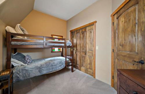 Ski-In Ski-Out Schweitzer Winter Chalet with Hot Tub - Foto 28