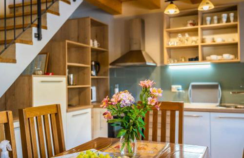 LUXURY VILLA ON SPACIOUS PRIVATE PROPERTY - Photo 22