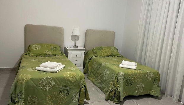 2 Bed Townhouse Sleeps 4 - Pool - Patio & Balcony - Foto 3, Habitación