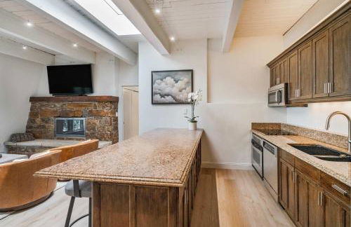 1 Block to Gondola Updated Top-Floor 2BR 2BA - Foto 11