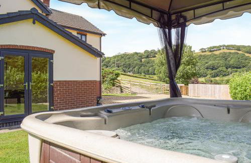 Hill View Lodge - Photo 1