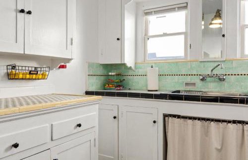 Visit the Beach from a Historic Downtown Apartment - NRP21-00092 - Foto 25