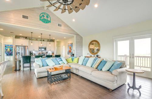 Canal-Front Coastal Getaway in Gilchrist with Deck - Foto 7