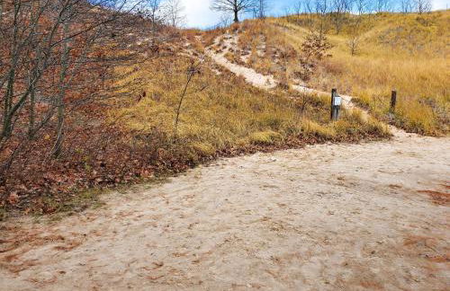 Wonderful Log Cabin near private beach and lake access - Foto 41