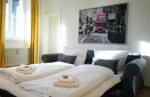 Wohnensemble mit 3 separaten Bereichen- 2 Küchen- 3 Badezimmer- 10 Personen- Garten- Parkplatz - Foto 5