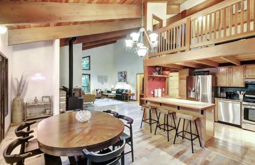 Picturesque Cabin Hot Tub - Foto 17