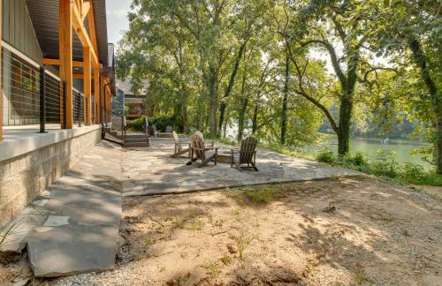 Riverfront Salesville Cabin Rental with Shared Dock! - Foto 25