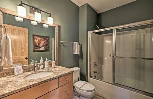 Family Cabin with Private Hot Tub and Views in Boone! - Foto 17