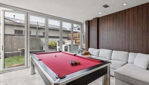 The Wave House! Custom Gem with Panoramic Views, Fire Pit, BBQ, Pool Table - Foto 5