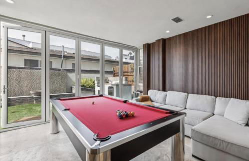 The Wave House! Custom Gem with Panoramic Views, Fire Pit, BBQ, Pool Table - Foto 5