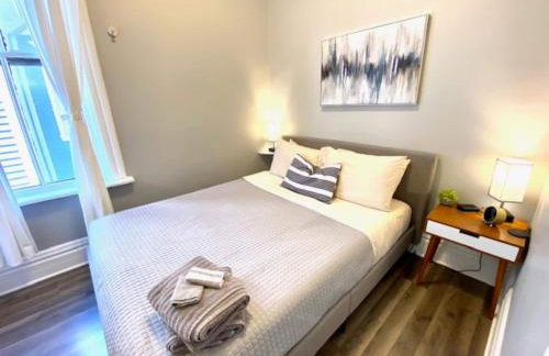 Walk to Wrigley 3BR1BA Sleeps 8 Free Parking - Foto 7