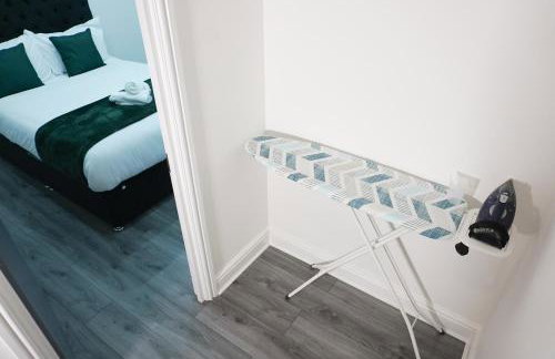 Central Location Liverpool, Modern Home, 4 BR, Sleeps 9, Free Parking - Foto 22