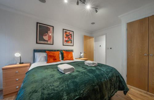 Bishops Stortford 2 Bed Flat - Free Parking - STN - Foto 6