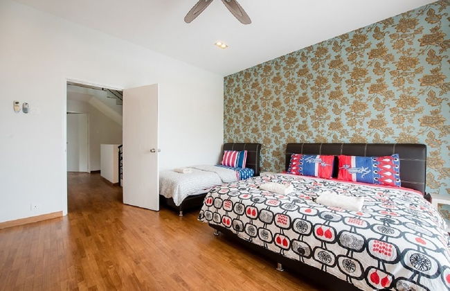 New Corner Shamrock Beach Villas Seaview - Photo 4