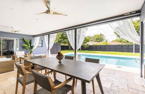 Spacious 4 Bedroom 3 Bathroom House with Heated Pool and Outdoor Shower close to FFL Airport and Cruise Port - Foto 22