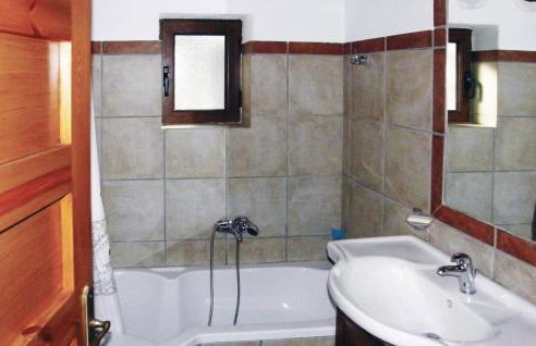 Awesome Home In Kamena Vourla - Foto 47