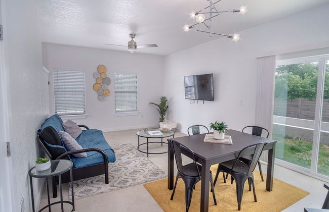 Experience Modern Luxury! 3br/2.5ba Home Near DT - Foto 12