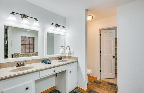 Near Lake Fork Home with Fire Pit in Yantis! - Foto 15