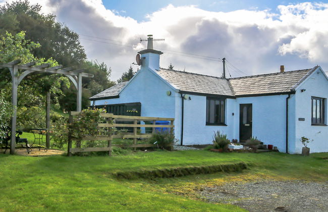 2 bedroom House in Isle with garden - Photo 1