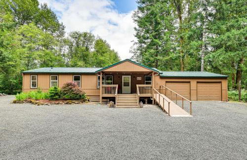 Gateway to Mt Rainier Riverfront Haven with Hot Tub - Foto 3