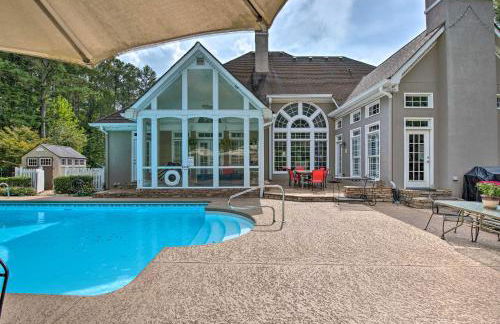 Secluded Acworth Mansion with Pool and Game Room! - Foto 2