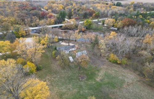 Riverside Retreat - Renovated Home on 15 Acres! - Foto 13