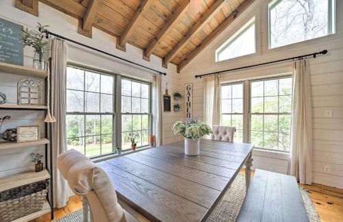 Ideal for Families! Lake Toxaway Getaway with Deck - Foto 8