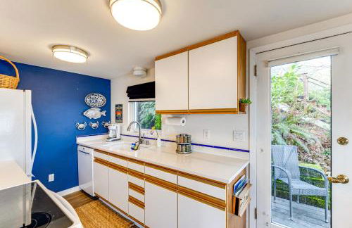 Waterfront Gem with 2 Patios on Camano Island - Foto 8