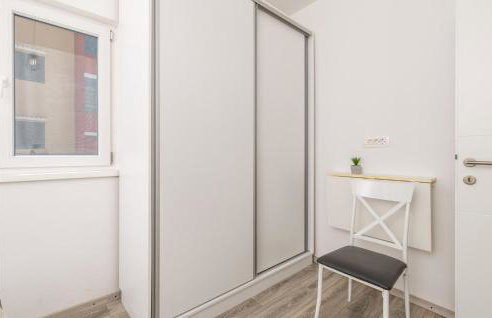 1 Bedroom Lovely Apartment In Vlasici - Foto 18