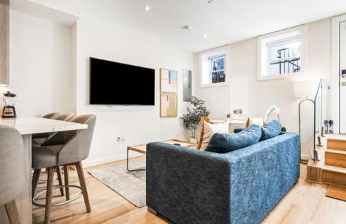 Sleeps 12 Downtown Entire home with rooftop - Foto 48