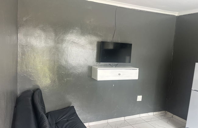 4th Road accommodation - Photo 10