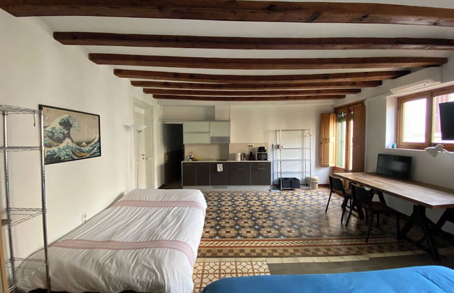 Lovely 2-bed Apartment in Barcelonas Best Location - Photo 4