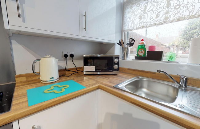 Stayzo 2BR House Accommodation in Peterborough - Foto 2