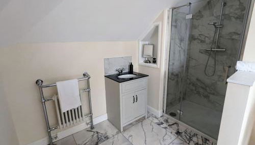 Cecile's Cottage at Cefn Tilla Court, Usk - Foto 5, Shower